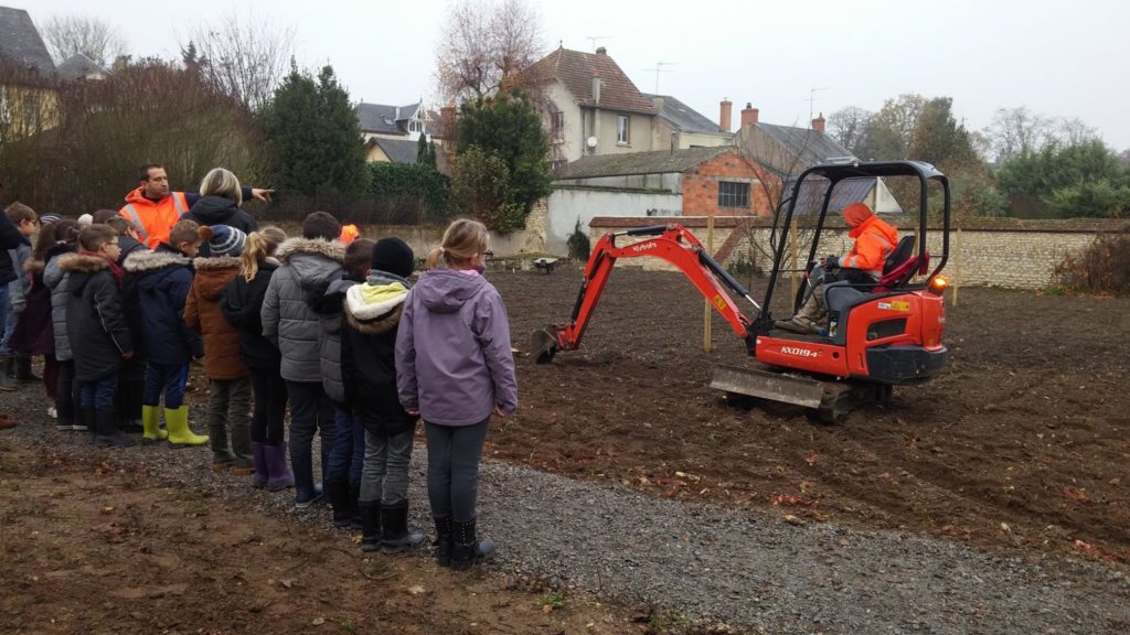 Plantations dans le verger pédagogique