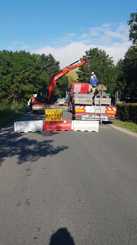 Installation du pont provisoire