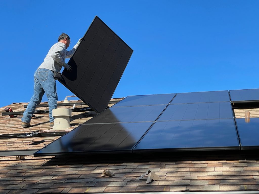 Pose de panneaux photovoltaïques